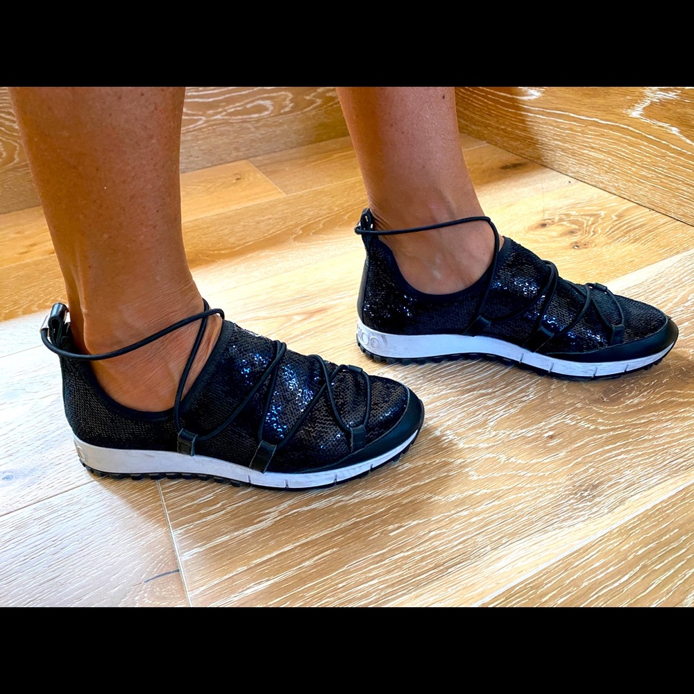 Sequence black stretch lace runner
